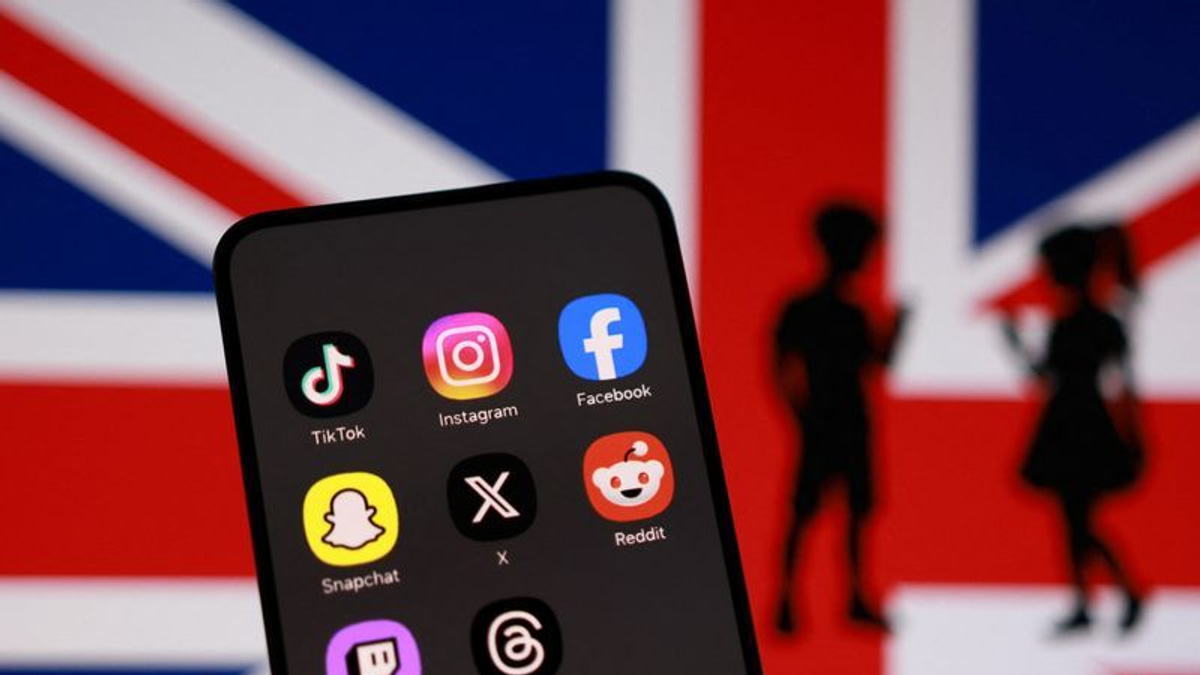 Britain to Impose Midnight Social Media Curfew for Teens Aged 16–17