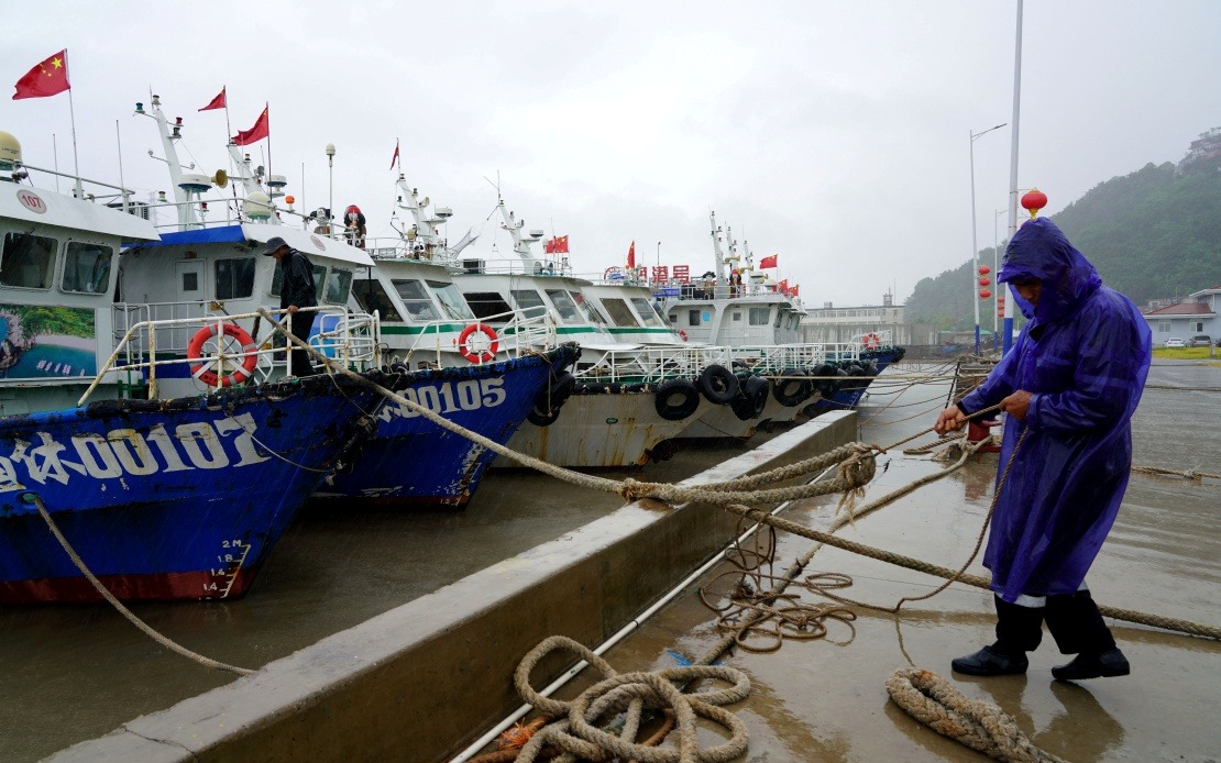 Zhejiang Escalates Typhoon Dolphin Response as System Bears Down on Eastern China