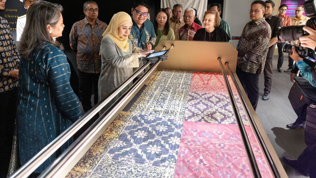Queen Inaugurates Merdeka Textile Museum, Championing Malaysia's Fabric Heritage
