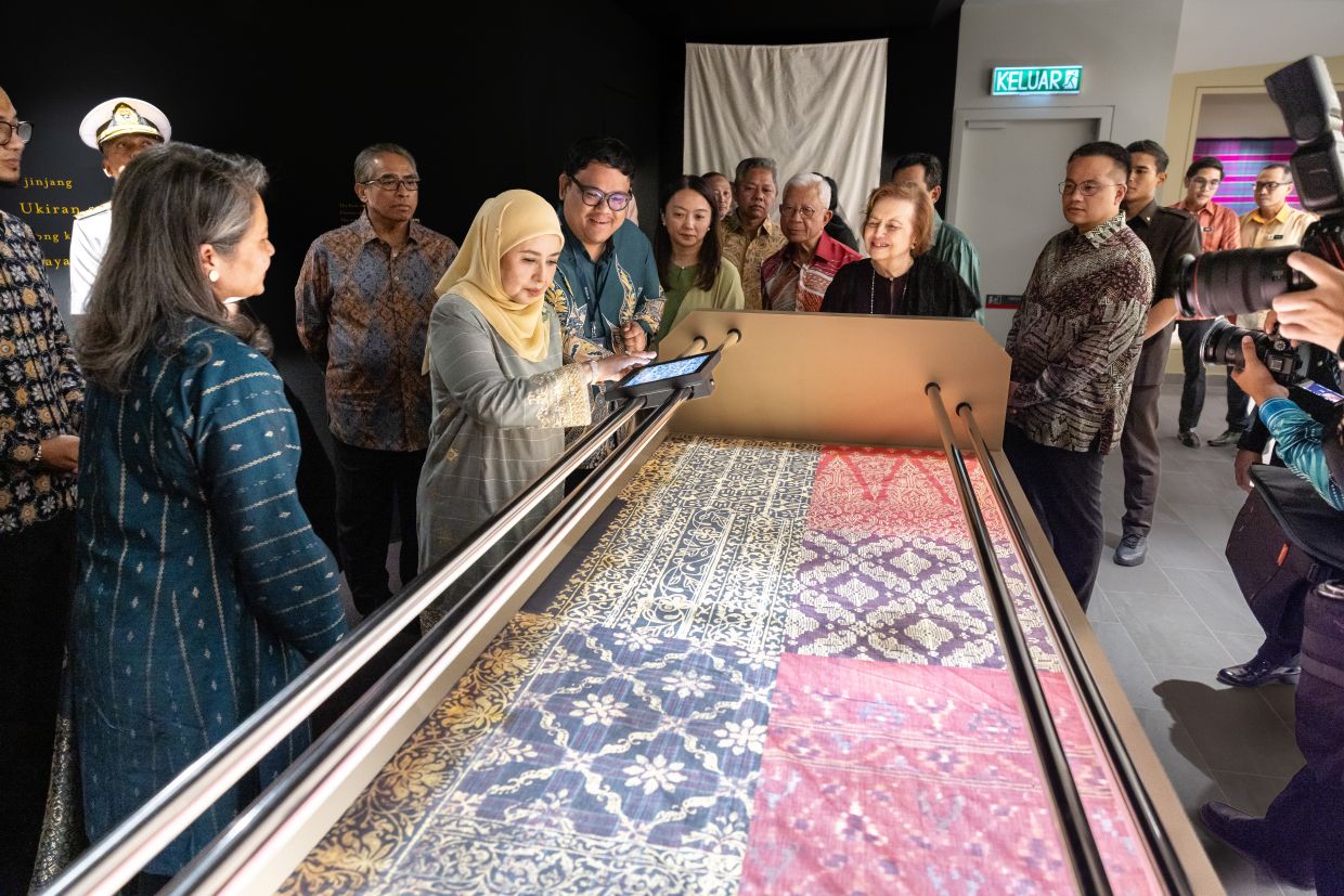 Queen Inaugurates Merdeka Textile Museum, Championing Malaysia's Fabric Heritage
