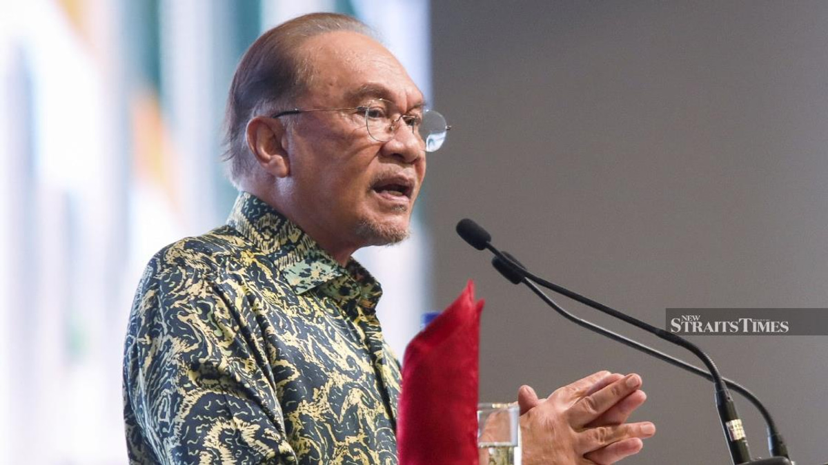 Anwar Calls on Youth to Shun Divisive Rhetoric and Build Bridge with Government