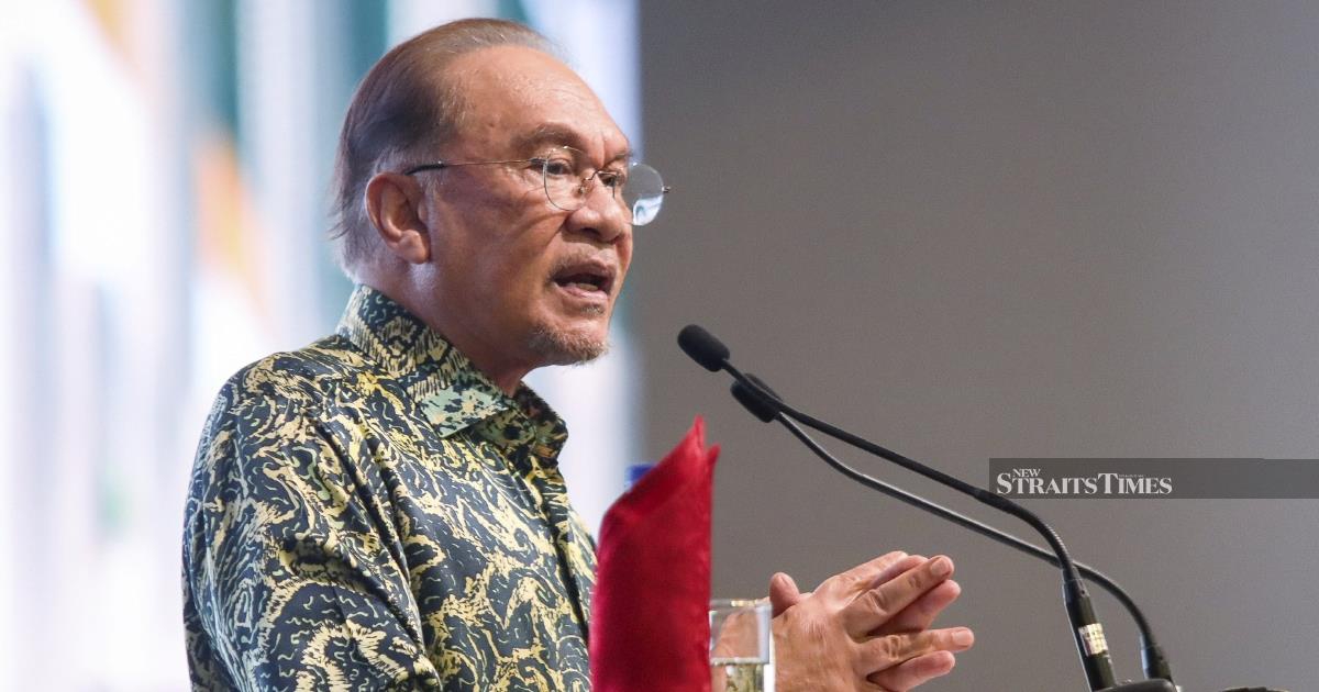 Anwar Calls on Youth to Shun Divisive Rhetoric and Build Bridge with Government