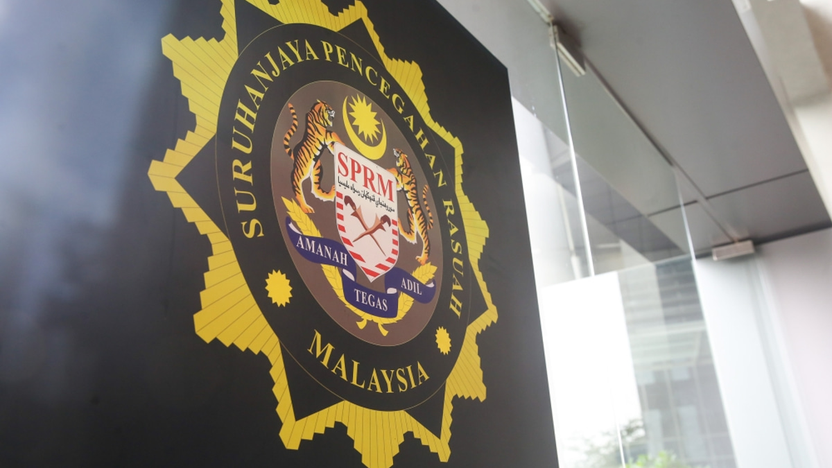 MACC Extends Grilling of Former CFO Over RM370m Tabung Haji Share Transaction