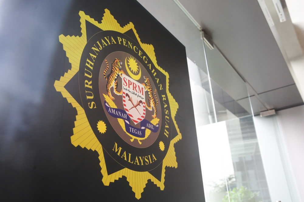 MACC Extends Grilling of Former CFO Over RM370m Tabung Haji Share Transaction