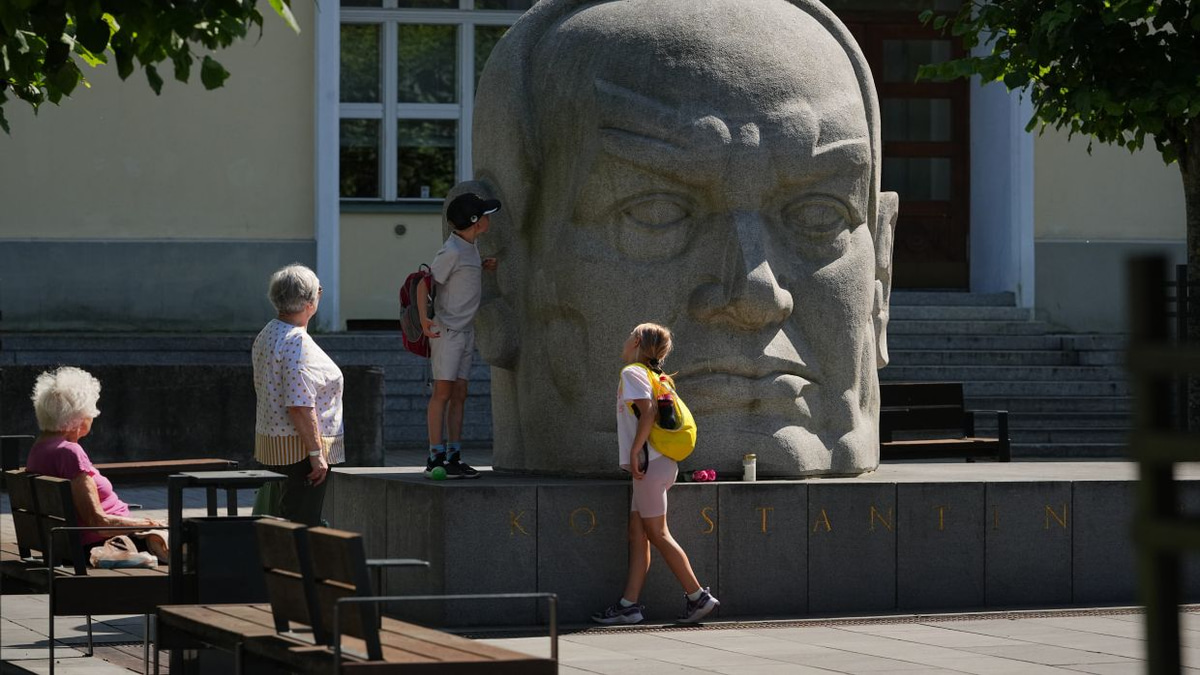 Estonia Maps Soviet-Era Art Legacy, Seeking Balance Between Heritage and History