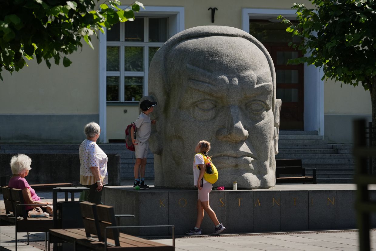 Estonia Maps Soviet-Era Art Legacy, Seeking Balance Between Heritage and History