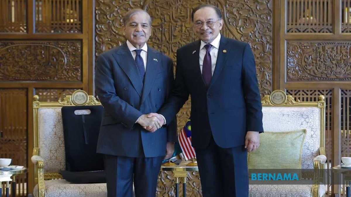 Pakistani PM Extends Good Wishes to Anwar Following Medical Procedure