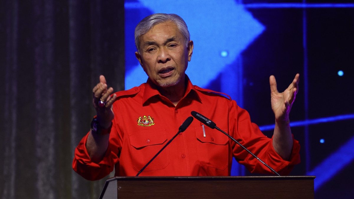 Zahid Says Anwar Has Authority to Remove Underperforming BN Ministers