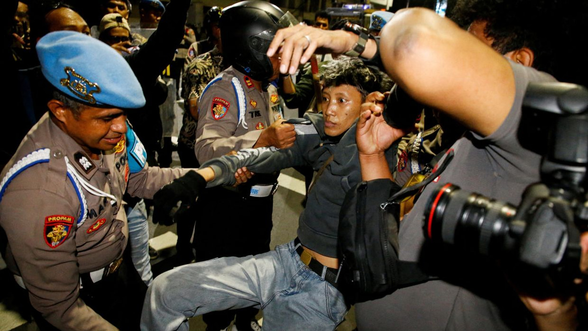 Indonesia Charges Four Protesters After Surabaya Anti-Government Rally