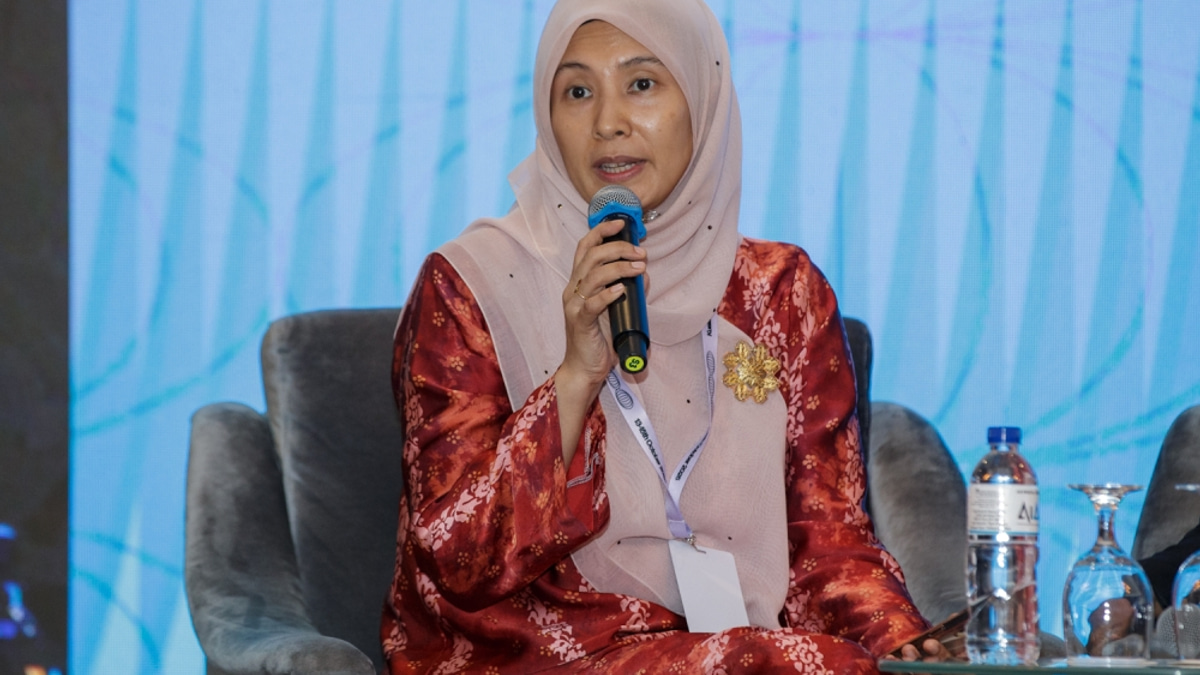 Nurul Izzah Steps Down as PKR Deputy President to Focus on Academic Pursuits