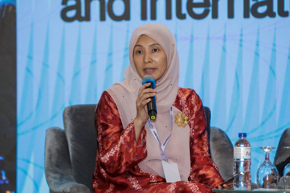 Nurul Izzah Steps Down as PKR Deputy President to Focus on Academic Pursuits