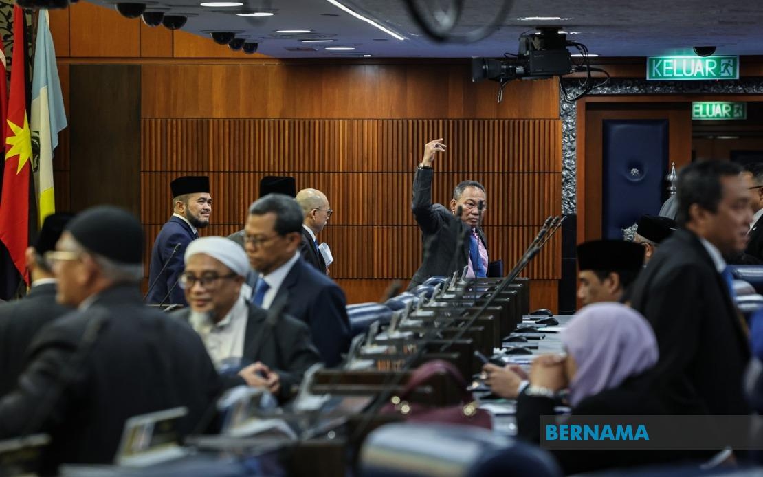 Anwar Deflects Tabung Haji Criticism, Accuses Opposition of Political Theatre