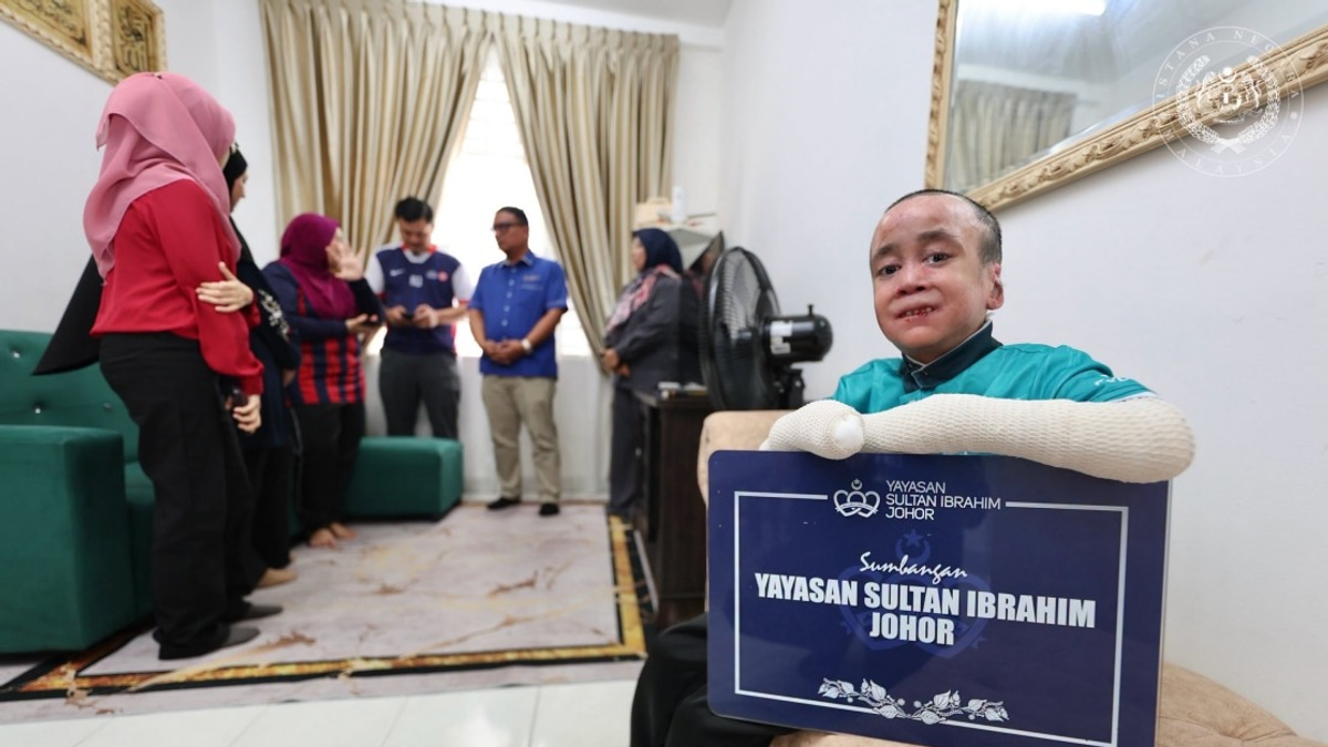 Johor Foundation Supports Teen With Rare Skin Disorder