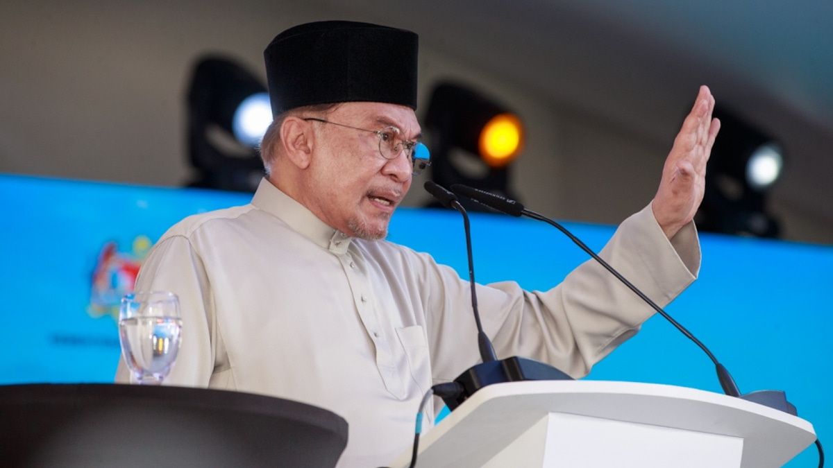 Anwar Orders Overhaul of Civil Service Promotion System Amid Eight-Year Logjam