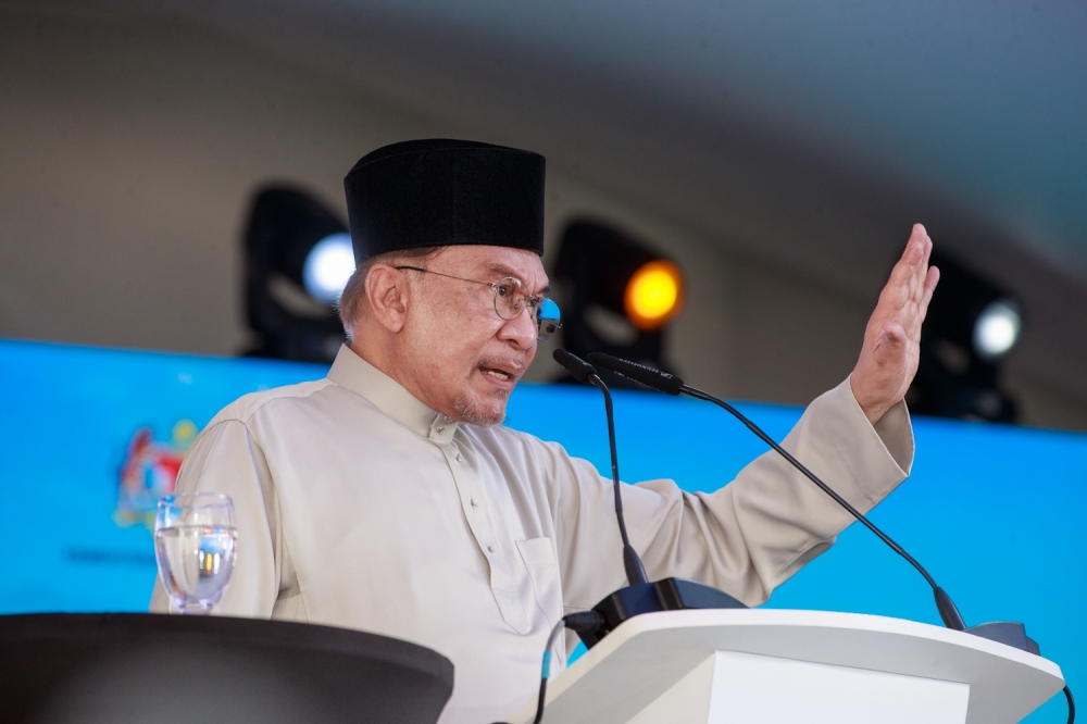 Anwar Orders Overhaul of Civil Service Promotion System Amid Eight-Year Logjam