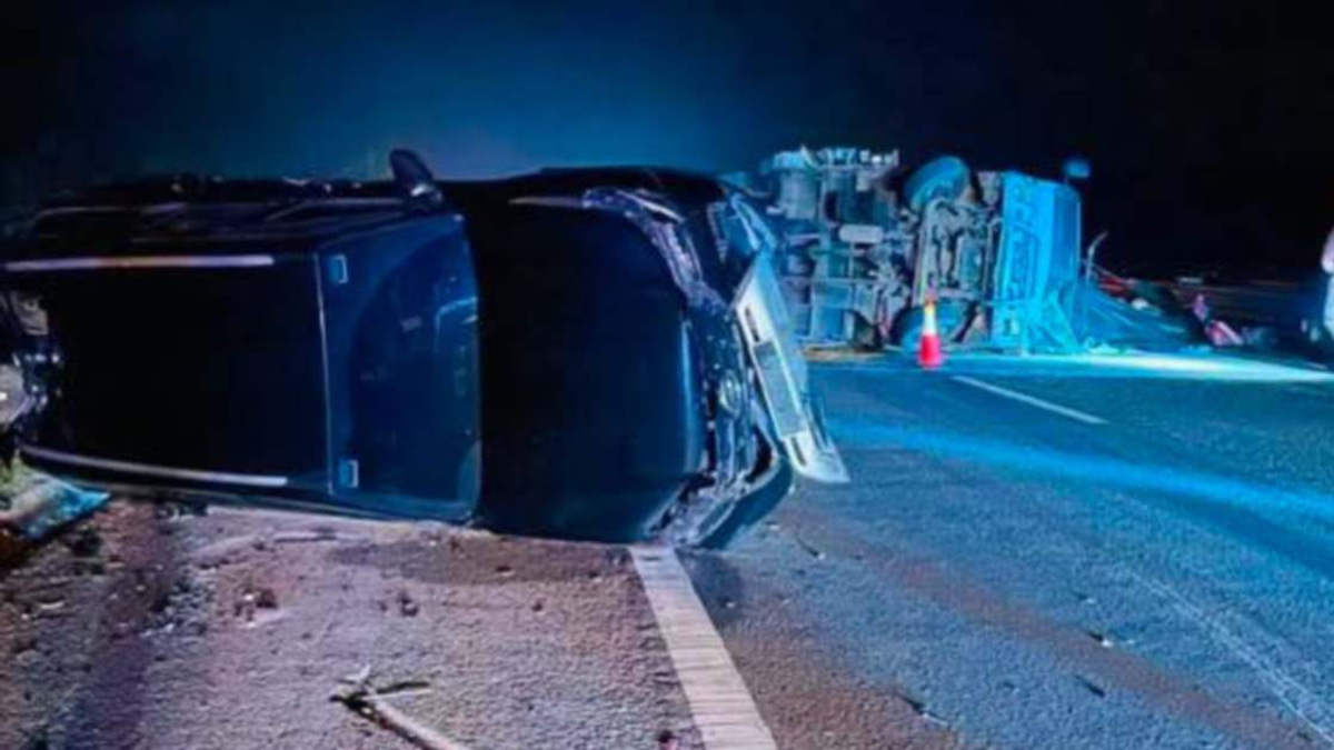 Three media officers escape serious injury in DPM Zahid's convoy crash on East Coast Expressway
