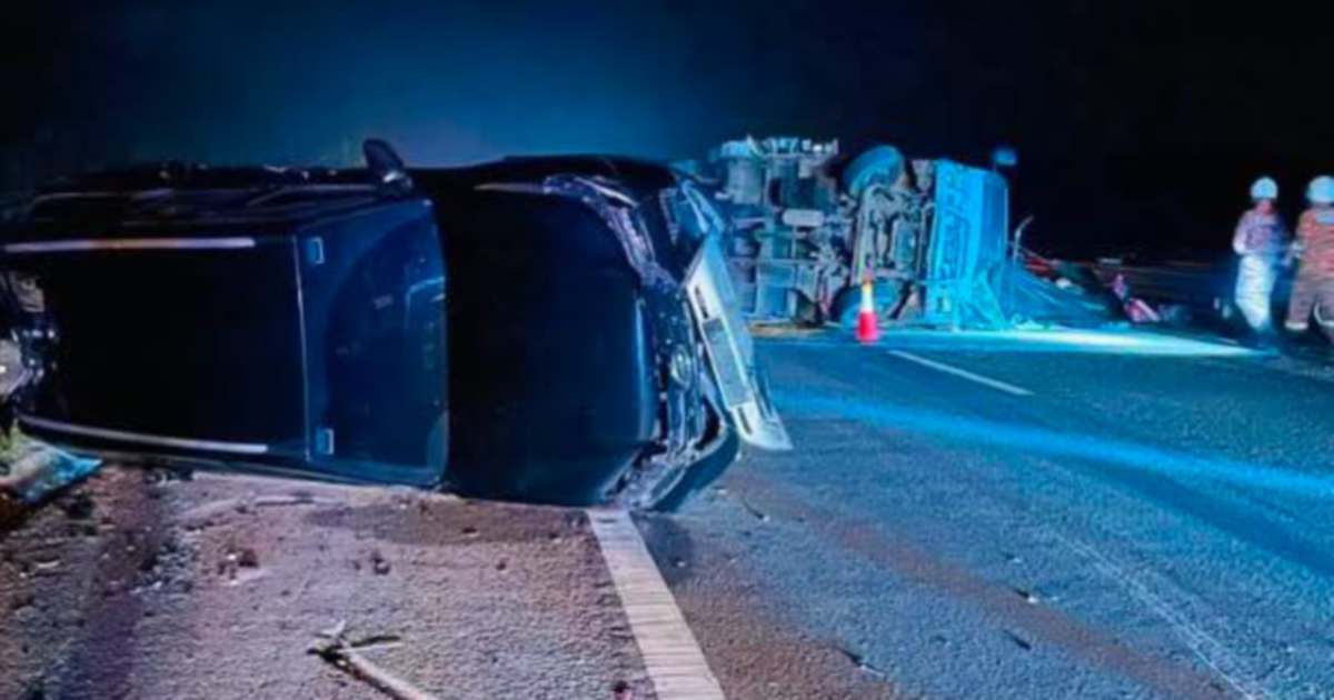 Three media officers escape serious injury in DPM Zahid's convoy crash on East Coast Expressway