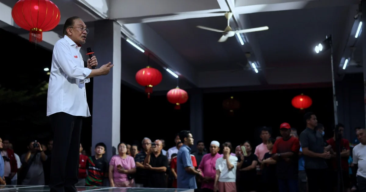 Anwar to Lobby China on Durian Crisis During Beijing Visit