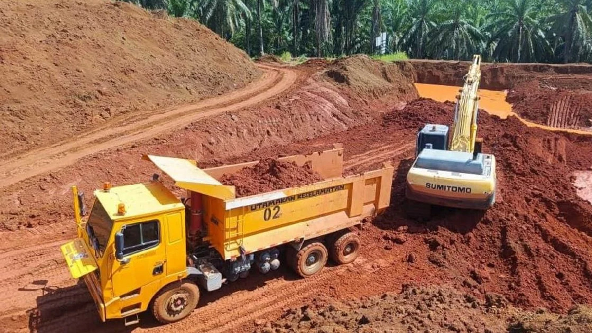 Nine held in crackdown on illegal bauxite mining in Kuantan; RM3.8 million in assets seized