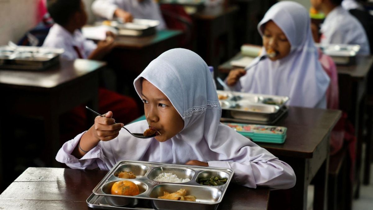 Indonesia's Education Law Revision Sparks Fears Over Free Meals Funding Loophole