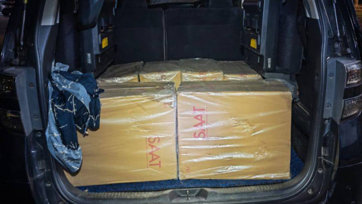 Customs Officers Intercept 60,000 Contraband Cigarettes in Kelantan, Driver Held