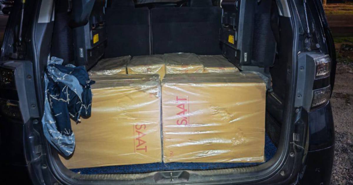 Customs Officers Intercept 60,000 Contraband Cigarettes in Kelantan, Driver Held