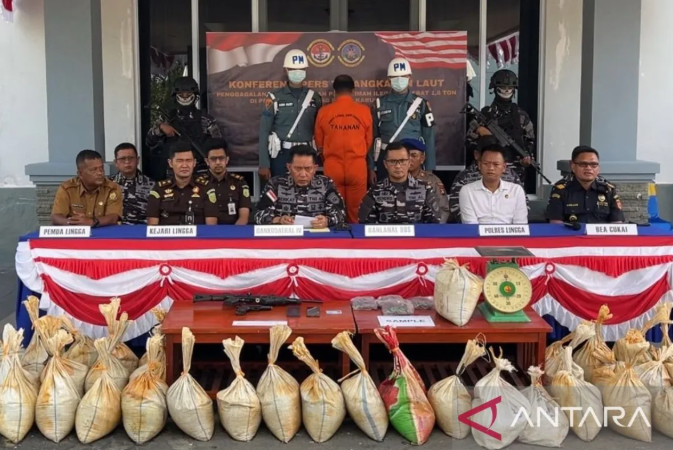 Indonesia Seizes 75.7 Tonnes of Illegal Tin Sand Bound for Malaysia