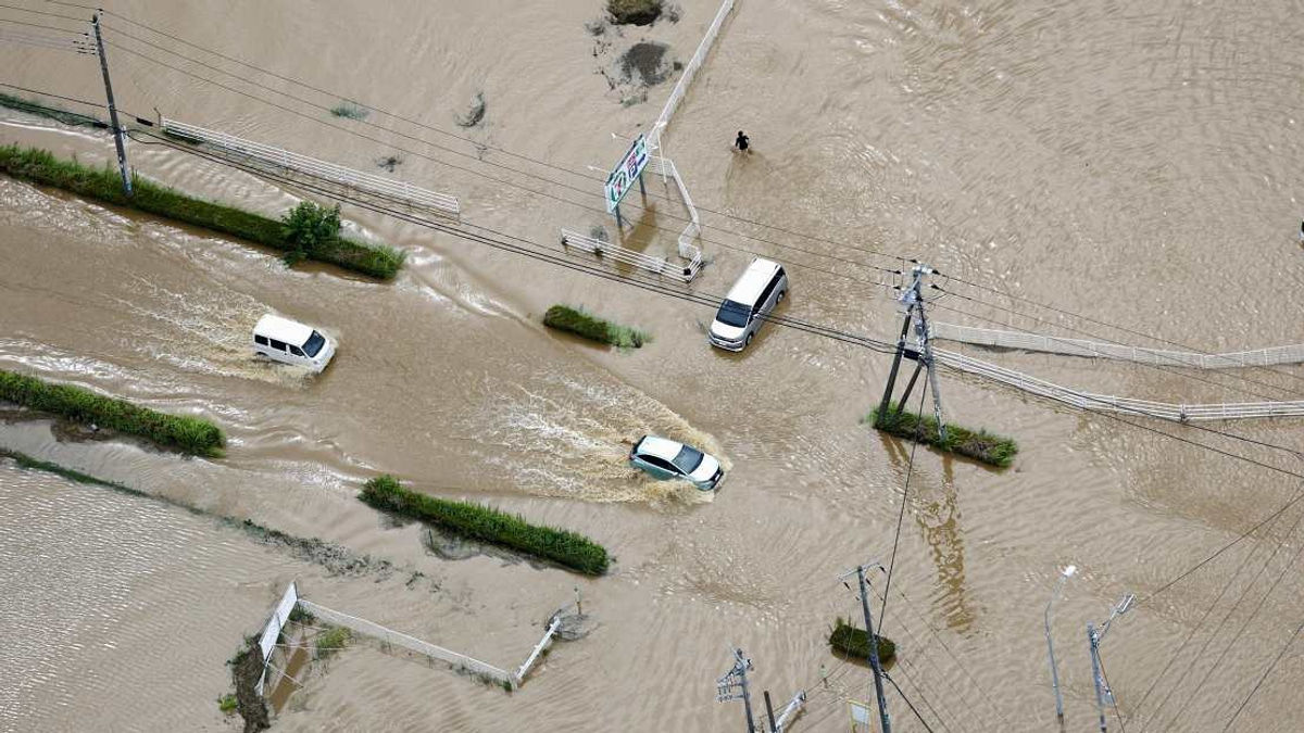 Record Rainfall in Japan's Chiba Prefecture Kills Eight, Displaces Thousands