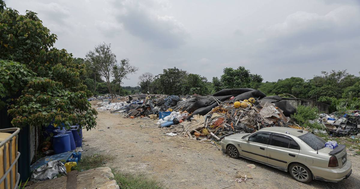 Johor Launches Multi-Agency Probe Into Alleged Singapore Construction Waste Dumping in Pontian