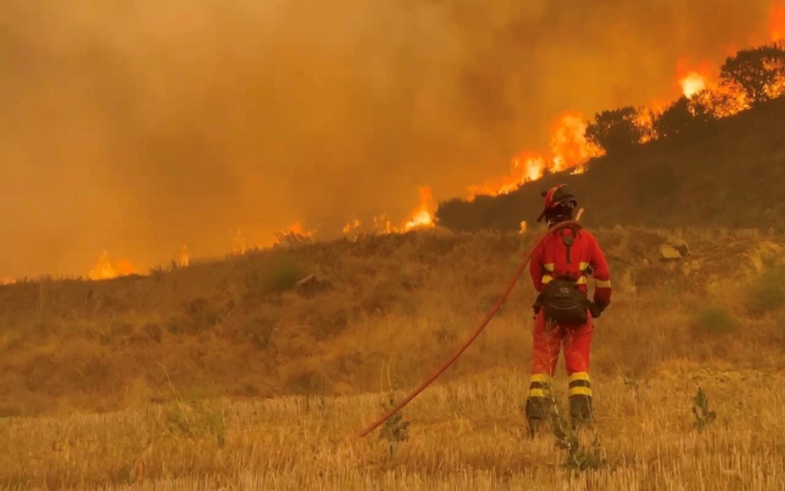 Spain Battles Massive Wildfire as 12,000 Hectares Burn in Zaragoza Region
