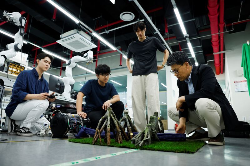 South Korea and US Researchers Develop Robotic Clothing That Dresses Itself