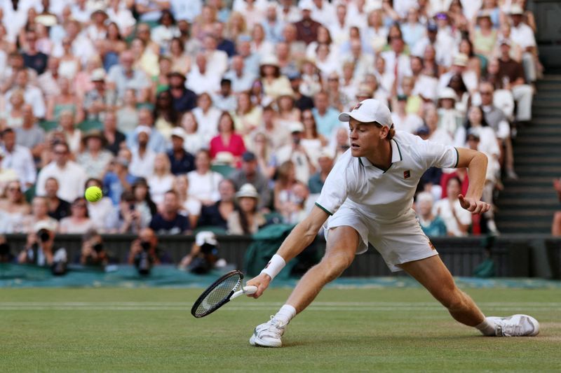 Sinner withdraws from US Open with knee injury, handing advantage to Alcaraz