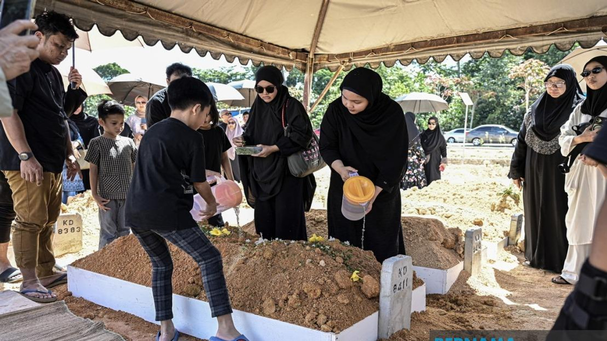 Former Chief Justice Tun Mohamed Eusoff Chin Laid To Rest In Kota Damansara