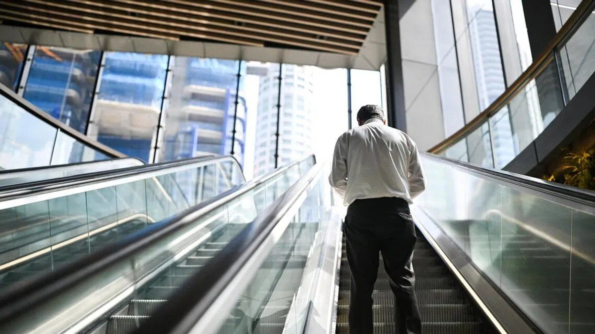 South Korea's Escalator Divide: A Nation Split on the Right Way to Ride
