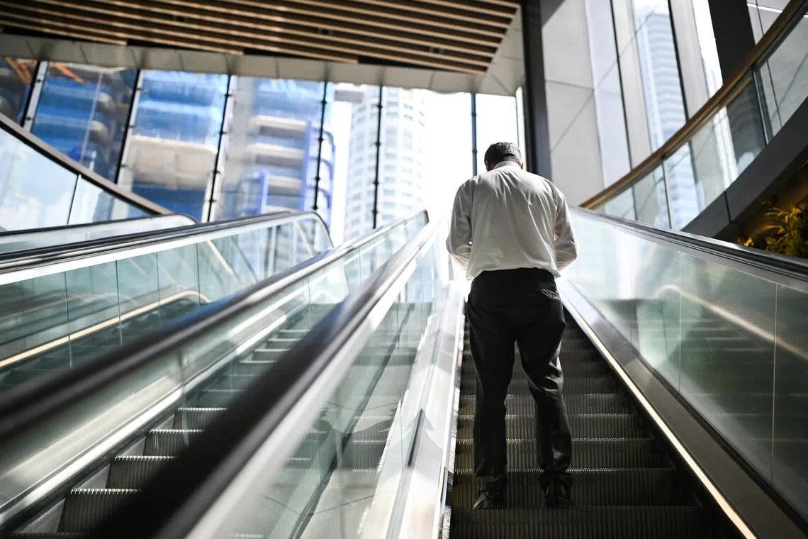 South Korea's Escalator Divide: A Nation Split on the Right Way to Ride