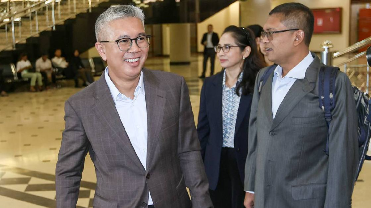 Muhyiddin Proposed 54 Direct Contracts Under Jana Wibawa, Says Tengku Zafrul