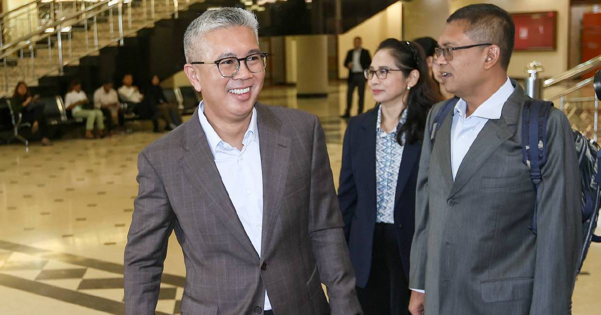 Muhyiddin Proposed 54 Direct Contracts Under Jana Wibawa, Says Tengku Zafrul