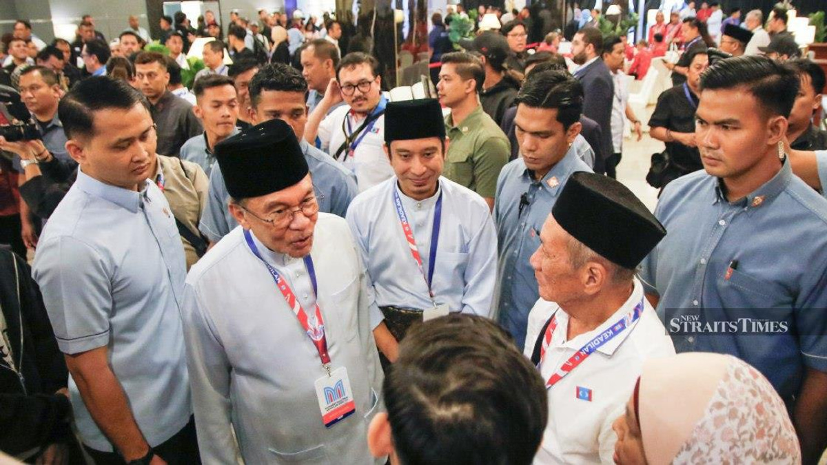 Anwar Dismisses Deputy PM Rift Claims, Insists Ties Remain Solid