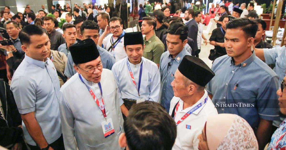 Anwar Dismisses Deputy PM Rift Claims, Insists Ties Remain Solid