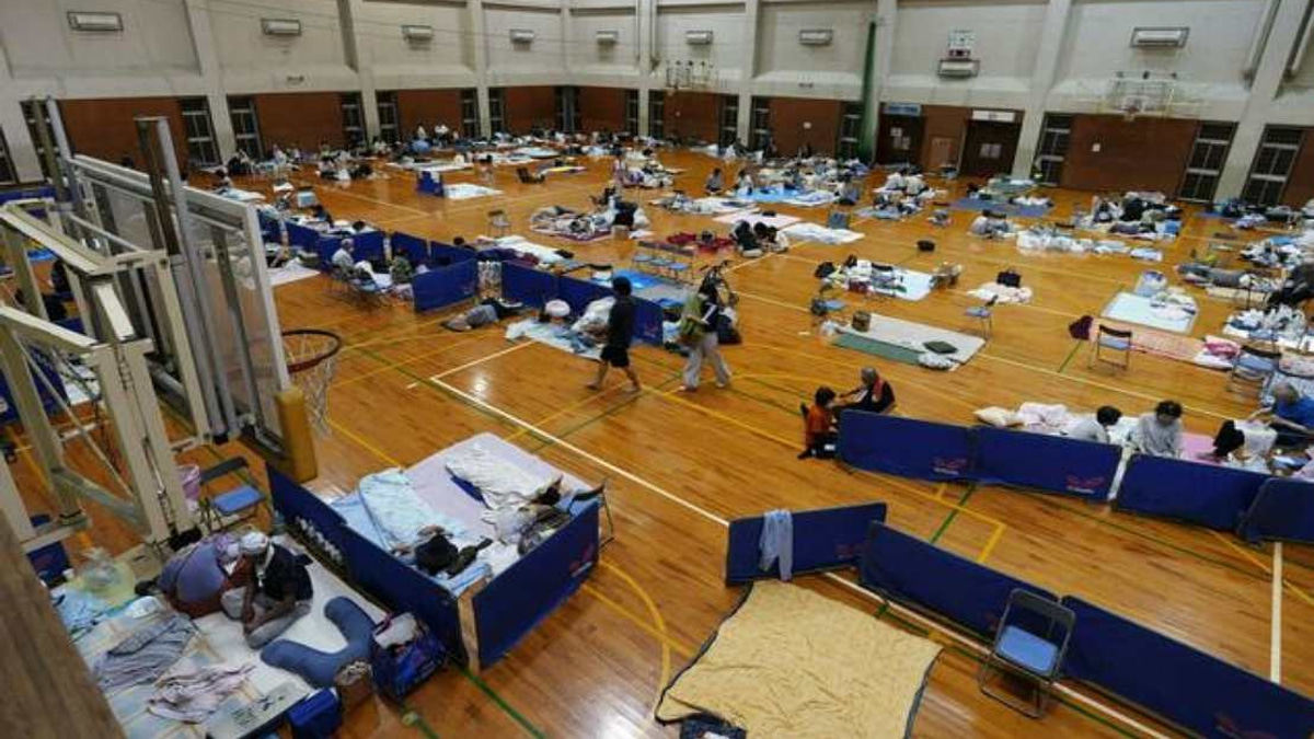 Japan's Kumamoto Region Grapples With Mass Displacement One Week After Devastating Earthquake