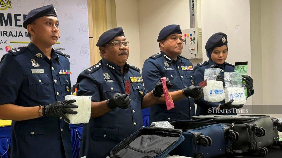 Customs Officers Intercept RM1.32 Million Drug Consignment at Kuching Airport