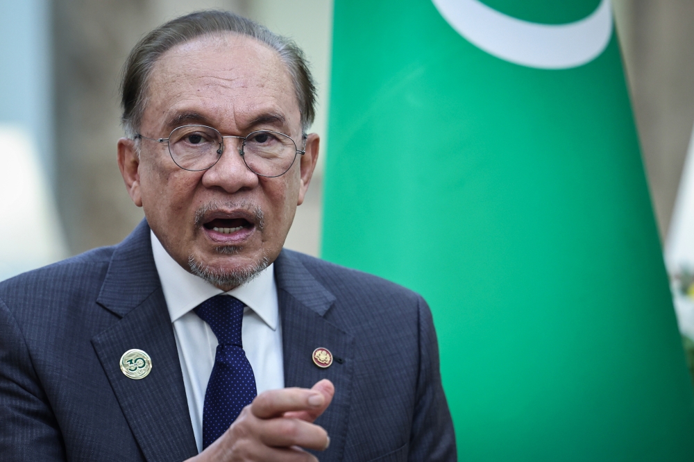 Anwar Pays Tribute to John L. Esposito, Influential Islamic Scholar and Malaysia's Ally